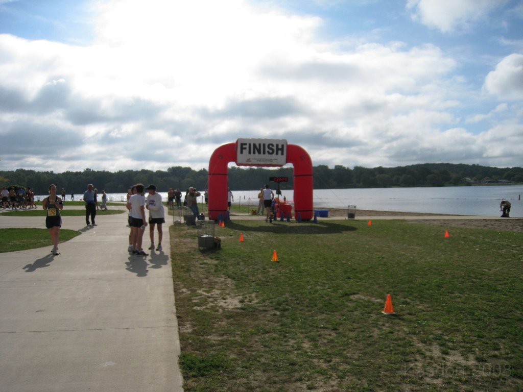 Kensington Challenge 15K 2008-09 028.jpg - Just have to activate the mats, five more feet! Time is now 1:33:23.
